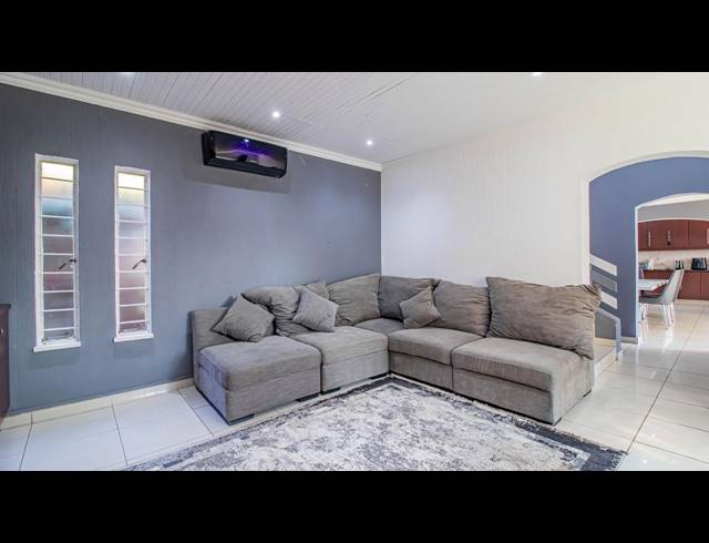 4 BEDROOM FREESTANDING FOR SALE IN BASSONIA
